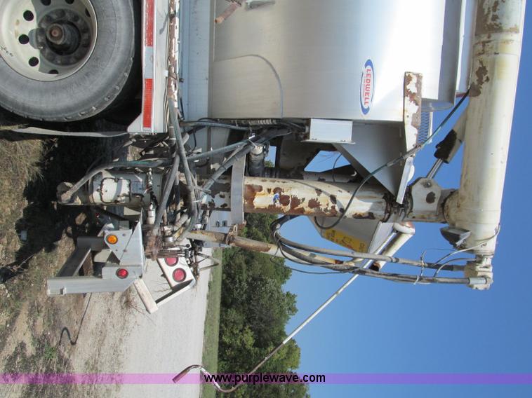 image for item E2100 2007 Ledwell 40' dry bulk trailer