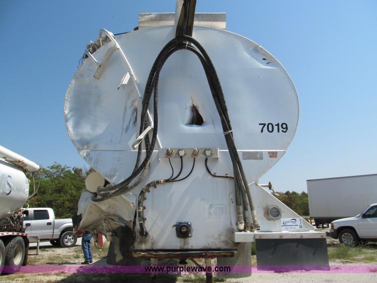 image for item E2100 2007 Ledwell 40' dry bulk trailer