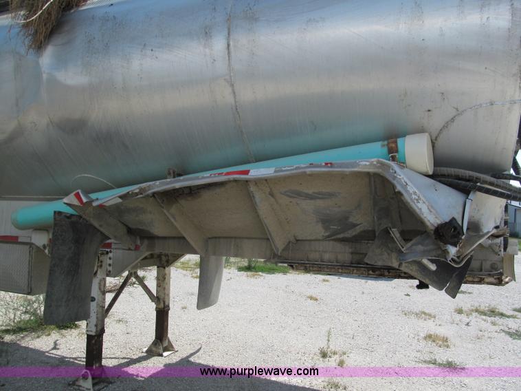 image for item E2100 2007 Ledwell 40' dry bulk trailer