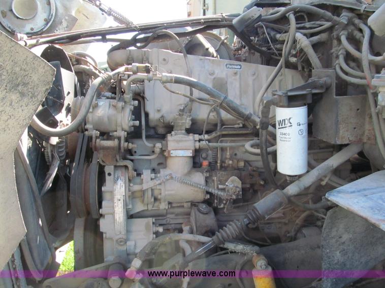 image for item E2166 1987 Ford L9000 semi truck