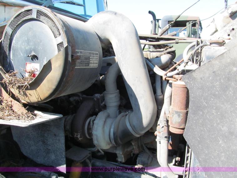 image for item E2166 1987 Ford L9000 semi truck