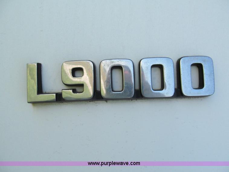 image for item E2166 1987 Ford L9000 semi truck