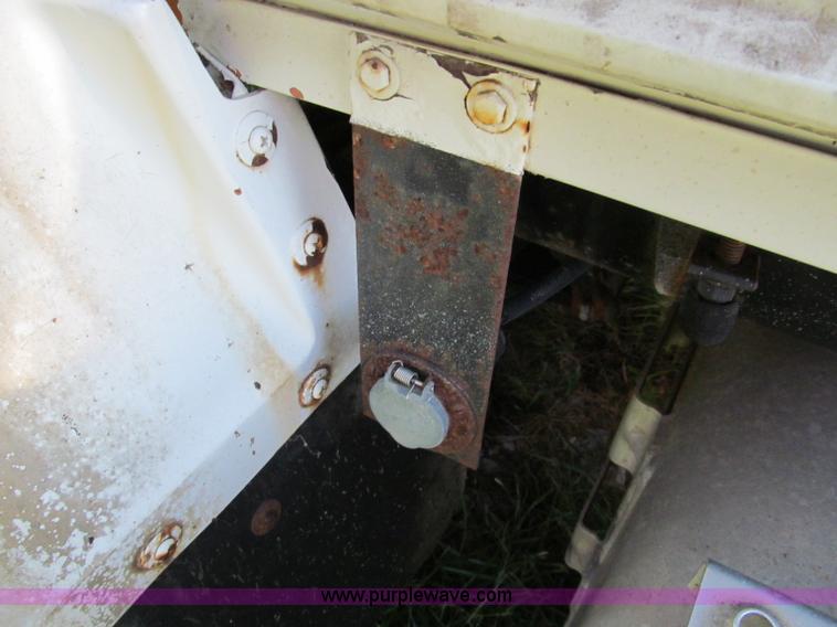 image for item E2166 1987 Ford L9000 semi truck