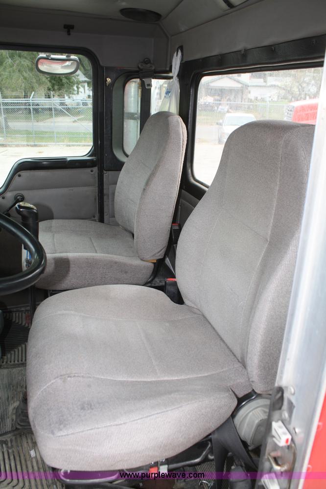 image for item F2639 2001 Kenworth T800B semi truck