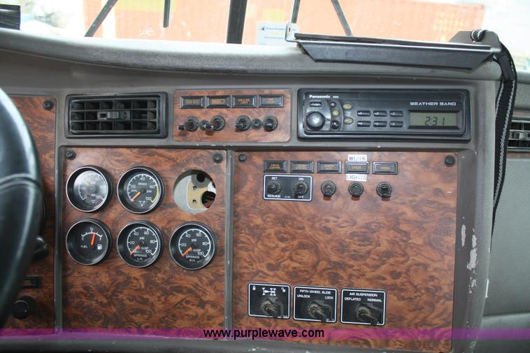 image for item F2639 2001 Kenworth T800B semi truck