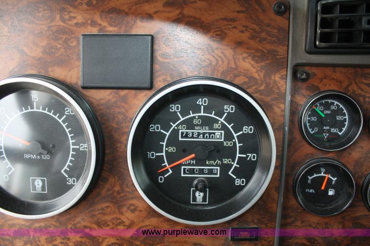 image for item F2639 2001 Kenworth T800B semi truck