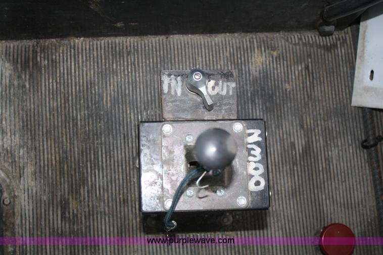 image for item F2639 2001 Kenworth T800B semi truck