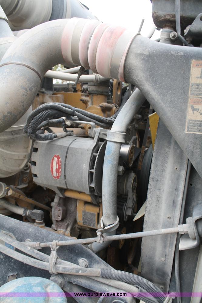 image for item F2639 2001 Kenworth T800B semi truck