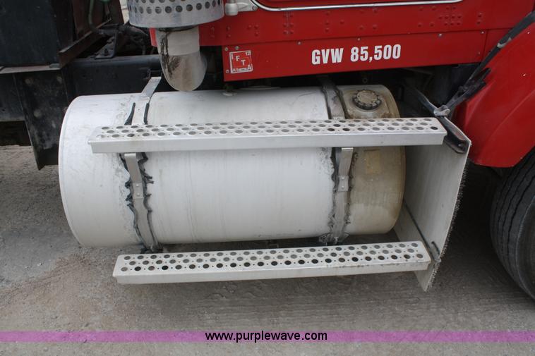 image for item F2639 2001 Kenworth T800B semi truck