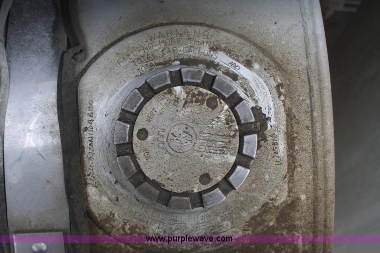 image for item F2639 2001 Kenworth T800B semi truck