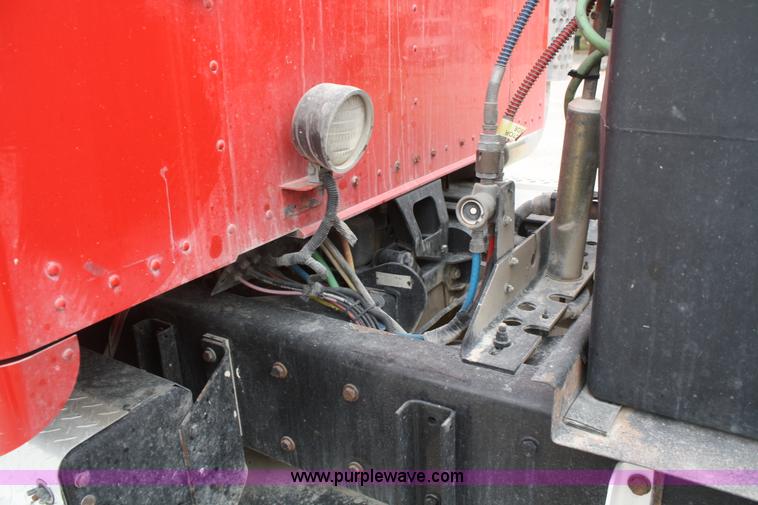 image for item F2639 2001 Kenworth T800B semi truck