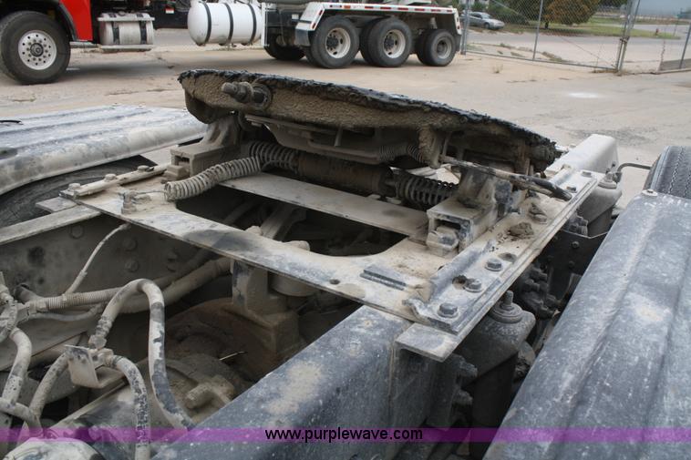 image for item F2639 2001 Kenworth T800B semi truck