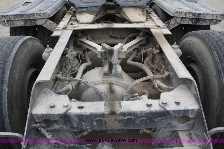 image for item F2639 2001 Kenworth T800B semi truck