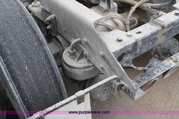 image for item F2639 2001 Kenworth T800B semi truck