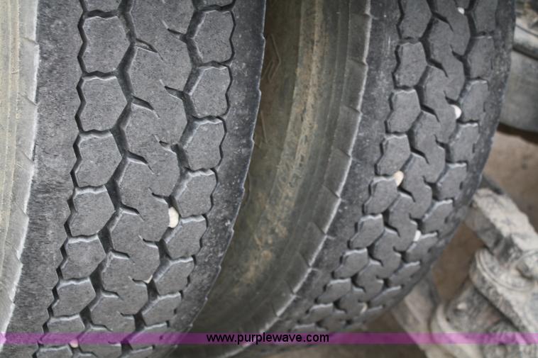 image for item F2639 2001 Kenworth T800B semi truck