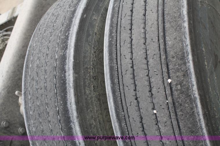 image for item F2639 2001 Kenworth T800B semi truck