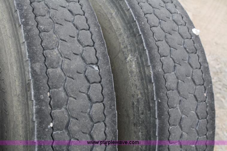 image for item F2639 2001 Kenworth T800B semi truck