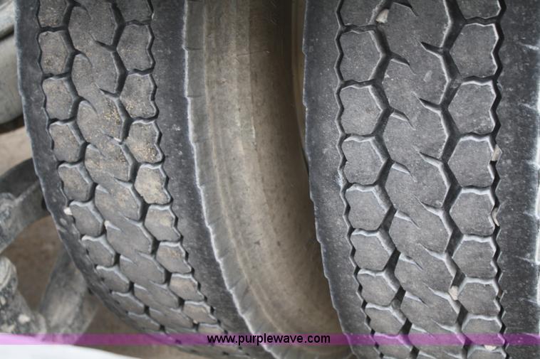 image for item F2639 2001 Kenworth T800B semi truck