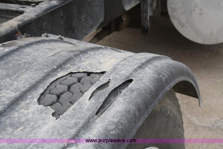 image for item F2639 2001 Kenworth T800B semi truck