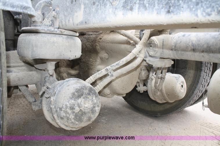 image for item F2639 2001 Kenworth T800B semi truck