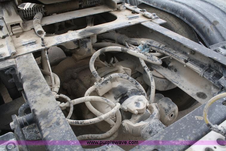 image for item F2639 2001 Kenworth T800B semi truck