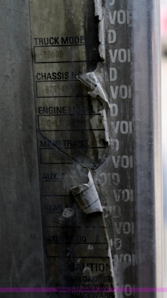 image for item F2639 2001 Kenworth T800B semi truck