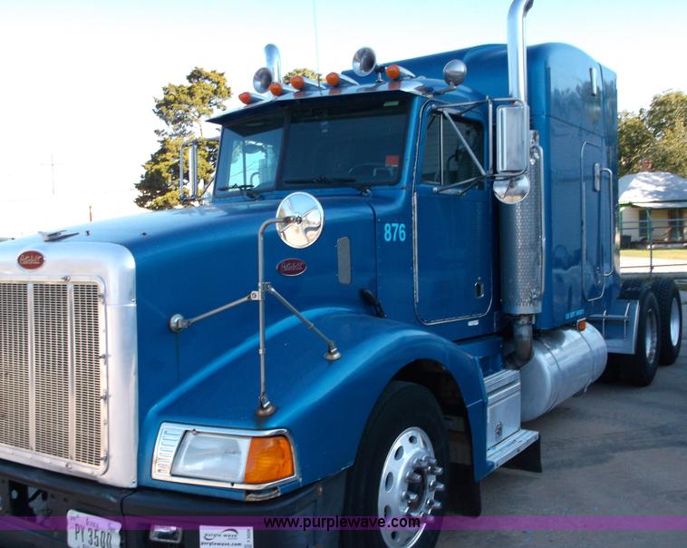 image for item F3028 1998 Peterbilt 377 semi truck