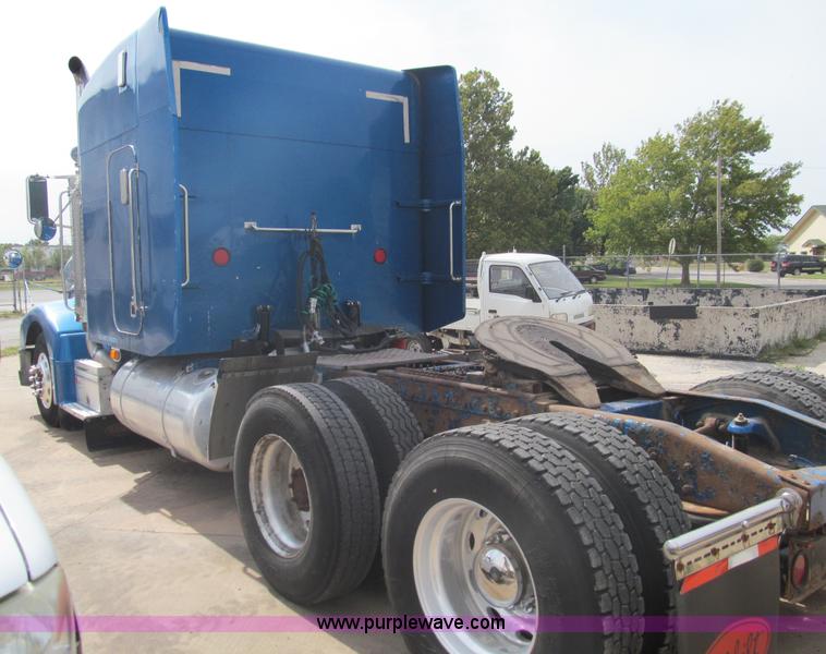 image for item F3028 1998 Peterbilt 377 semi truck