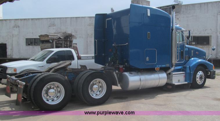 image for item F3028 1998 Peterbilt 377 semi truck