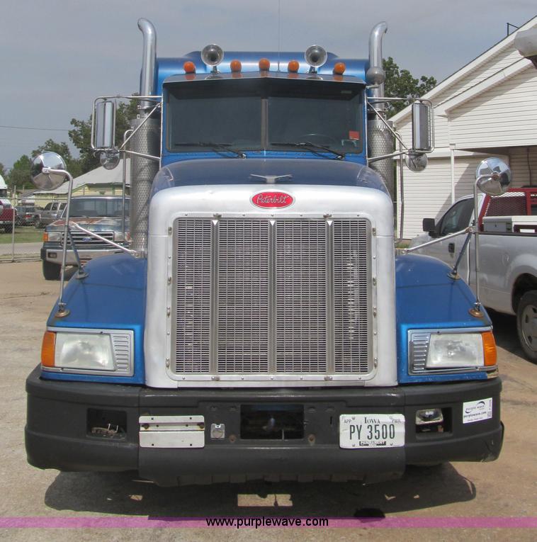 image for item F3028 1998 Peterbilt 377 semi truck