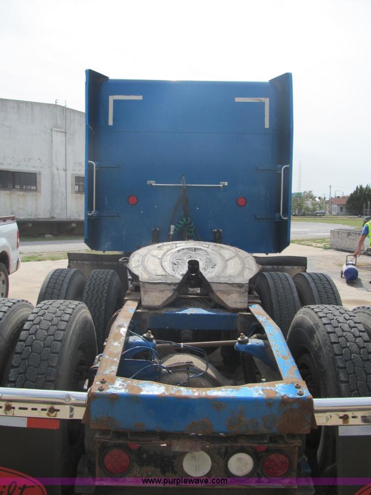 image for item F3028 1998 Peterbilt 377 semi truck