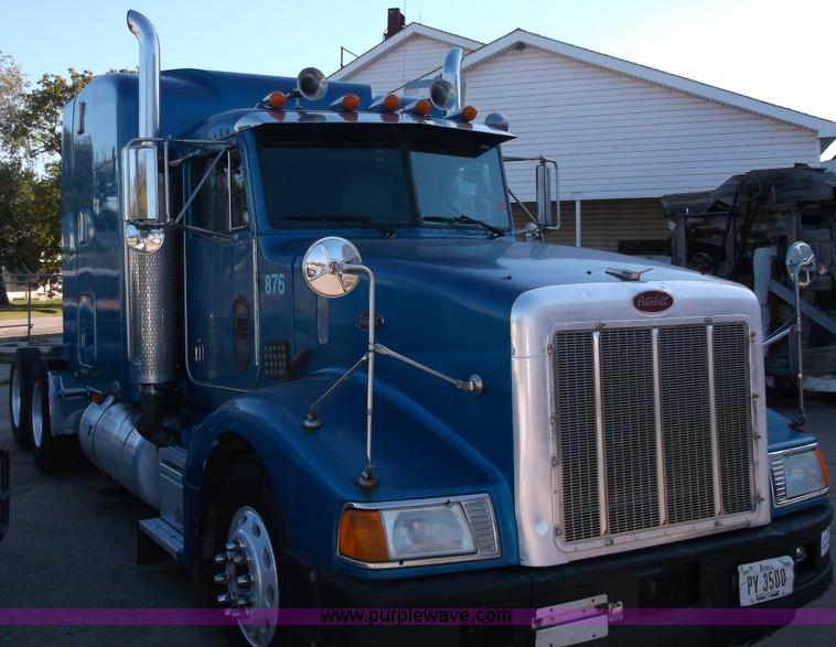 image for item F3028 1998 Peterbilt 377 semi truck