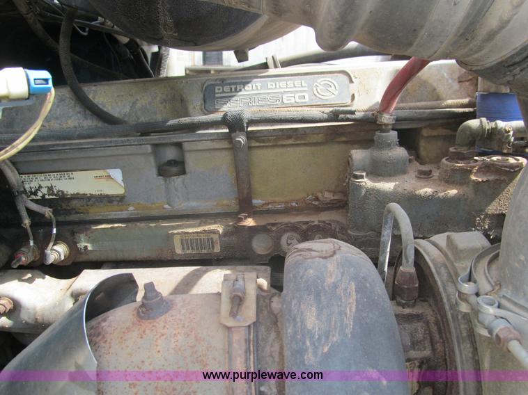 image for item F3028 1998 Peterbilt 377 semi truck