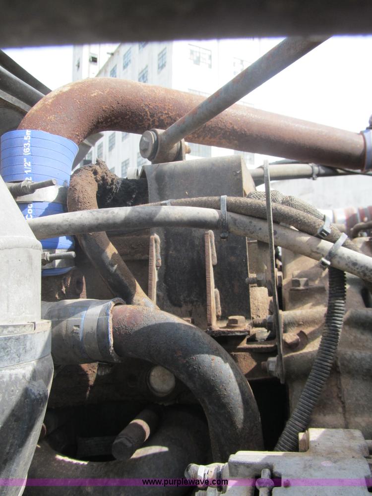 image for item F3028 1998 Peterbilt 377 semi truck