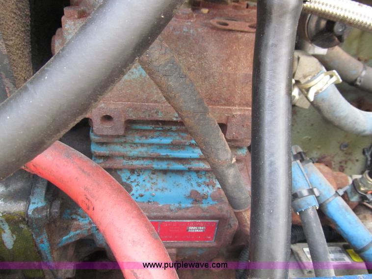 image for item F3028 1998 Peterbilt 377 semi truck