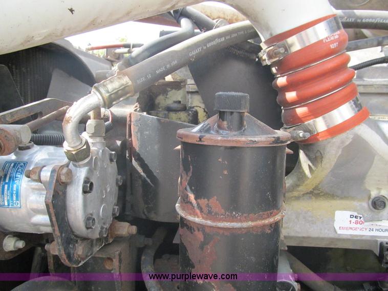 image for item F3028 1998 Peterbilt 377 semi truck