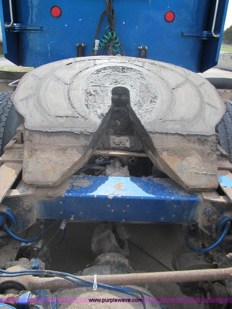 image for item F3028 1998 Peterbilt 377 semi truck