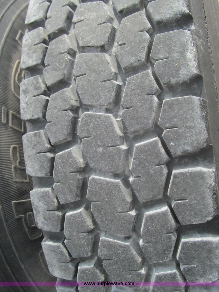 image for item F3028 1998 Peterbilt 377 semi truck