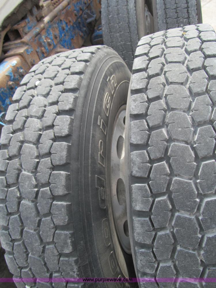 image for item F3028 1998 Peterbilt 377 semi truck