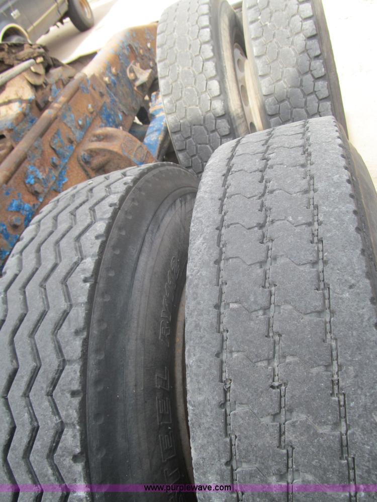 image for item F3028 1998 Peterbilt 377 semi truck