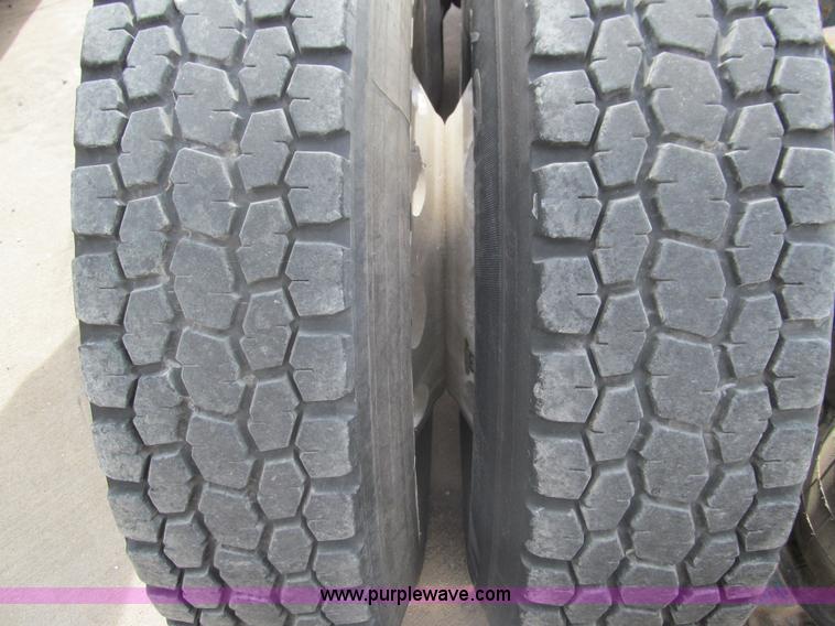 image for item F3028 1998 Peterbilt 377 semi truck