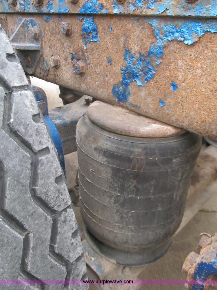 image for item F3028 1998 Peterbilt 377 semi truck