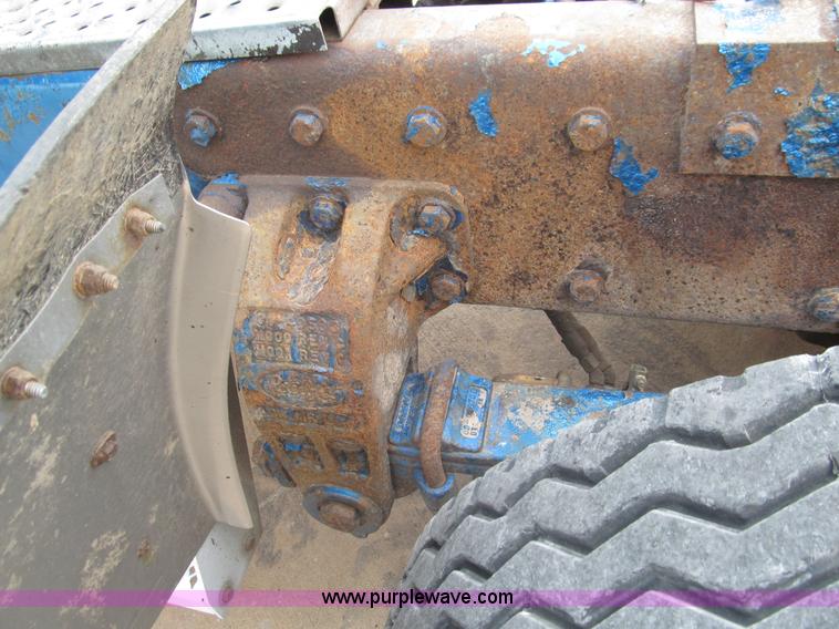 image for item F3028 1998 Peterbilt 377 semi truck