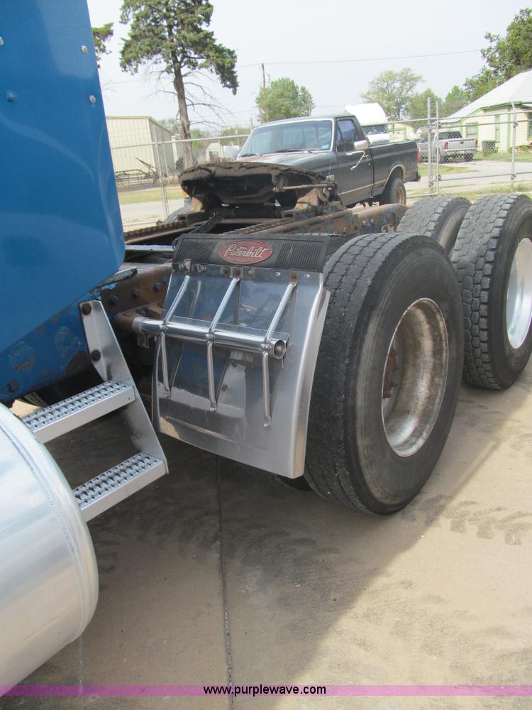 image for item F3028 1998 Peterbilt 377 semi truck