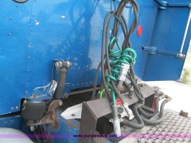 image for item F3028 1998 Peterbilt 377 semi truck