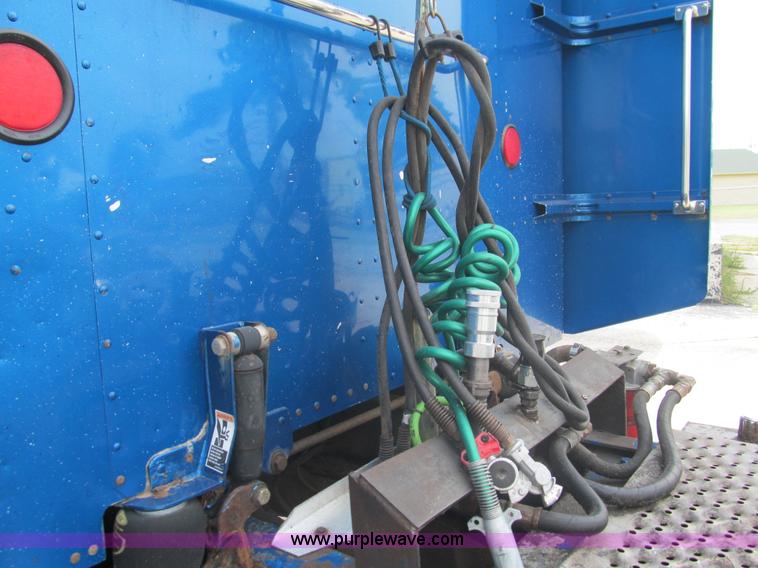 image for item F3028 1998 Peterbilt 377 semi truck