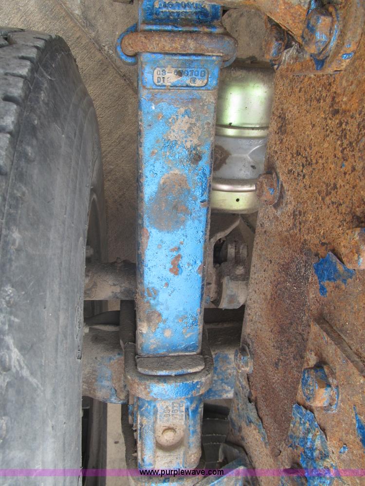 image for item F3028 1998 Peterbilt 377 semi truck