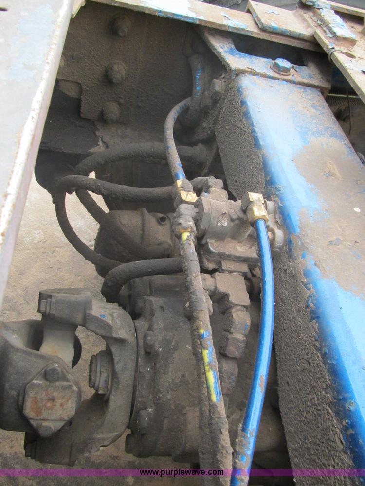 image for item F3028 1998 Peterbilt 377 semi truck