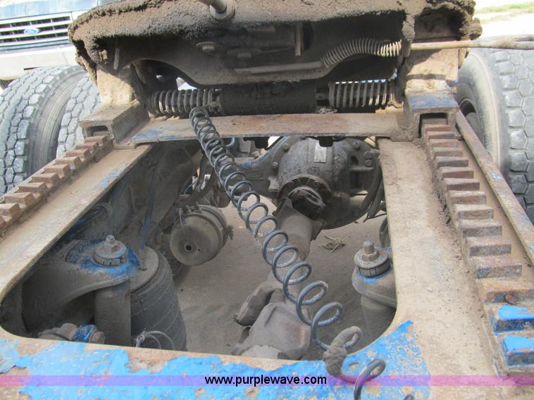 image for item F3028 1998 Peterbilt 377 semi truck