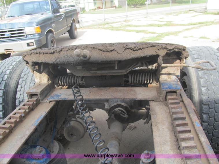 image for item F3028 1998 Peterbilt 377 semi truck